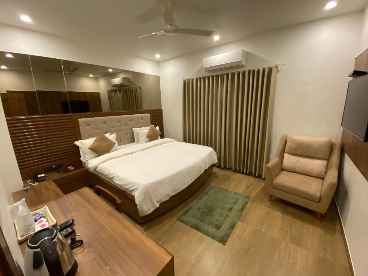 Hotel Evershine Rajkot Exterior photo