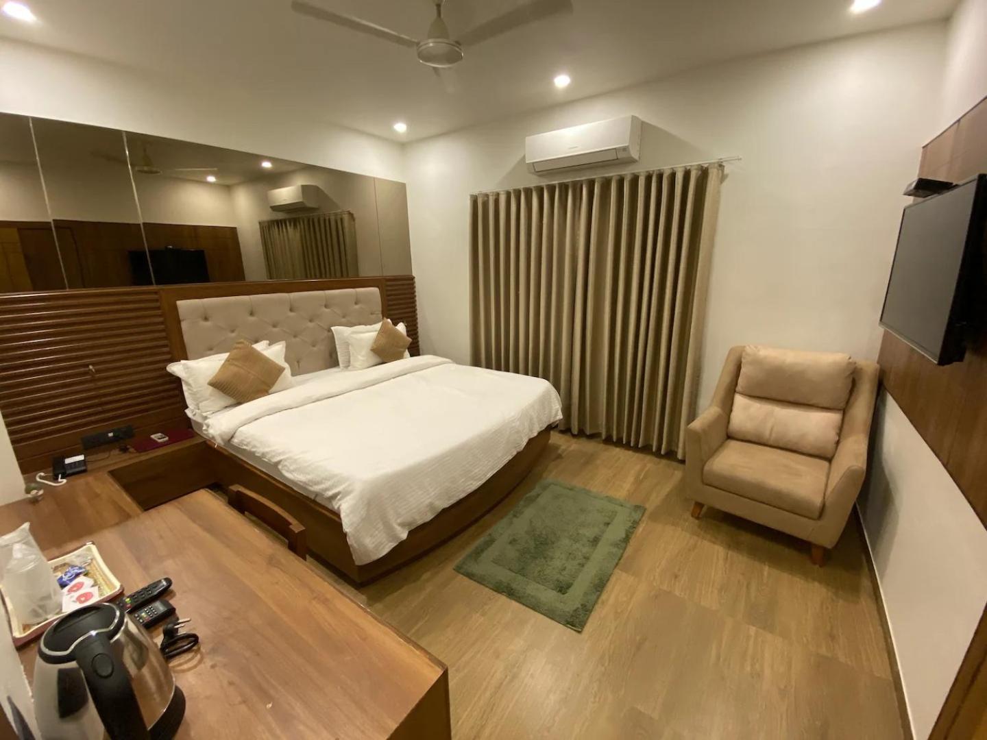 Hotel Evershine Rajkot Exterior photo