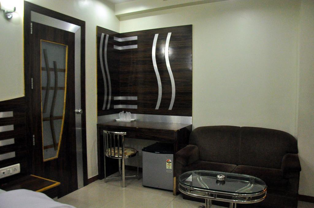 Hotel Evershine Rajkot Room photo