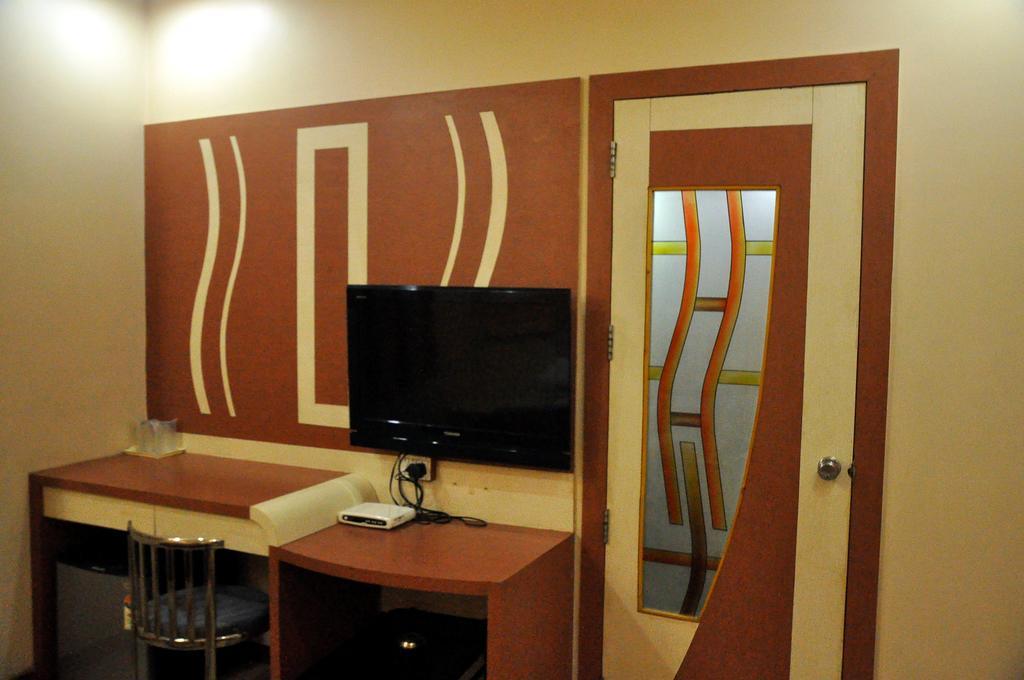 Hotel Evershine Rajkot Exterior photo