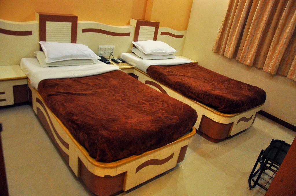 Hotel Evershine Rajkot Exterior photo